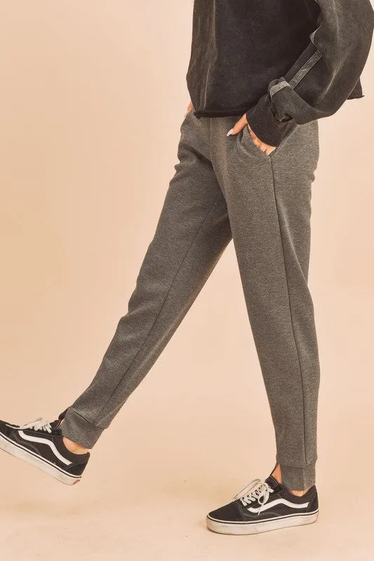 Aemi   Co Elastic Waist Joggers with Pockets