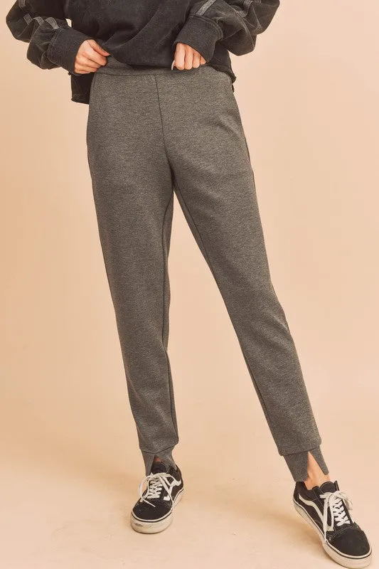 Aemi   Co Elastic Waist Joggers with Pockets