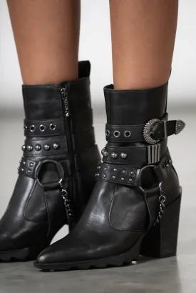 Onyx Stud & Buckle  (Only Size 6 Left!)