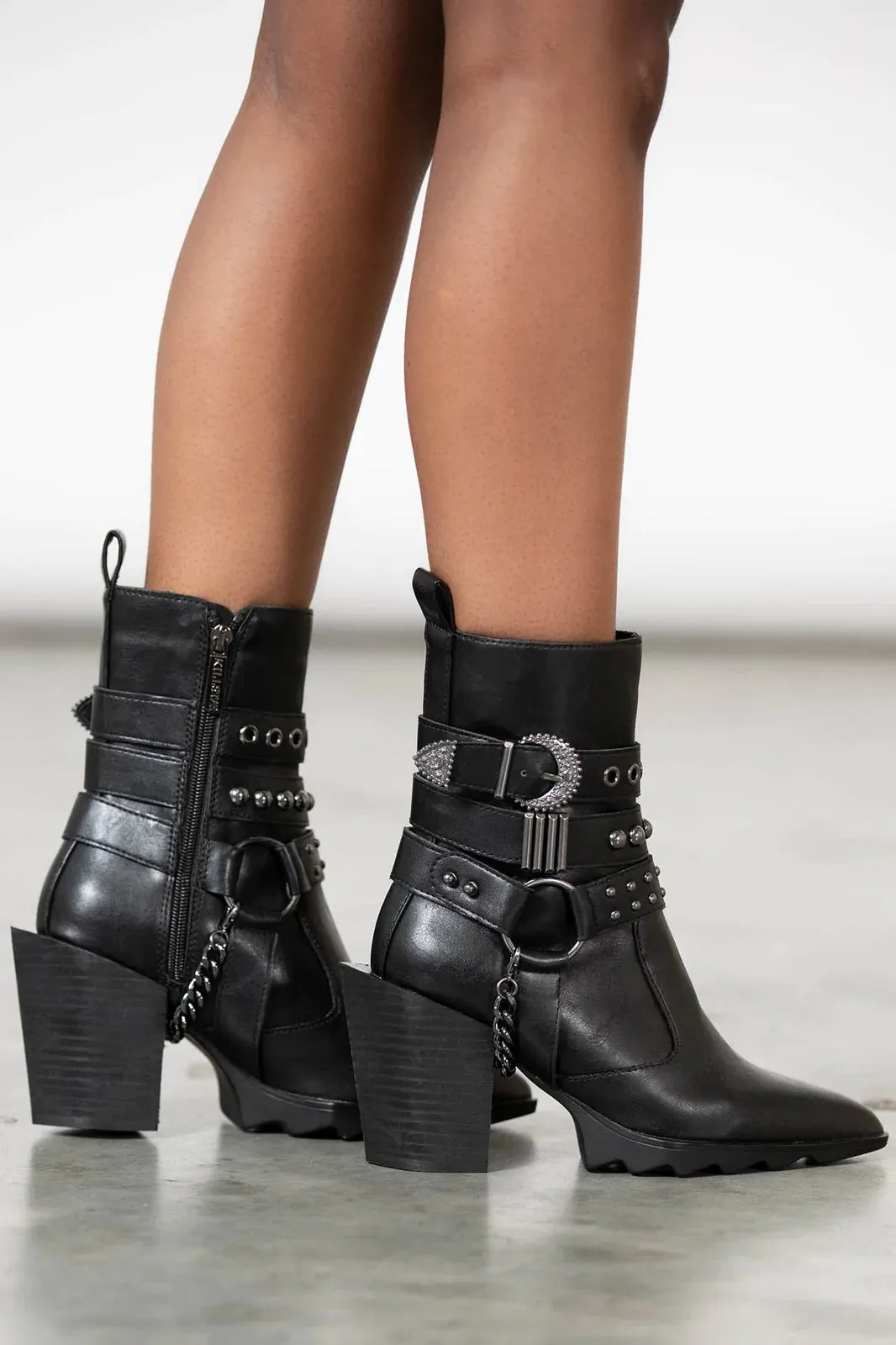 Onyx Stud & Buckle  (Only Size 6 Left!)