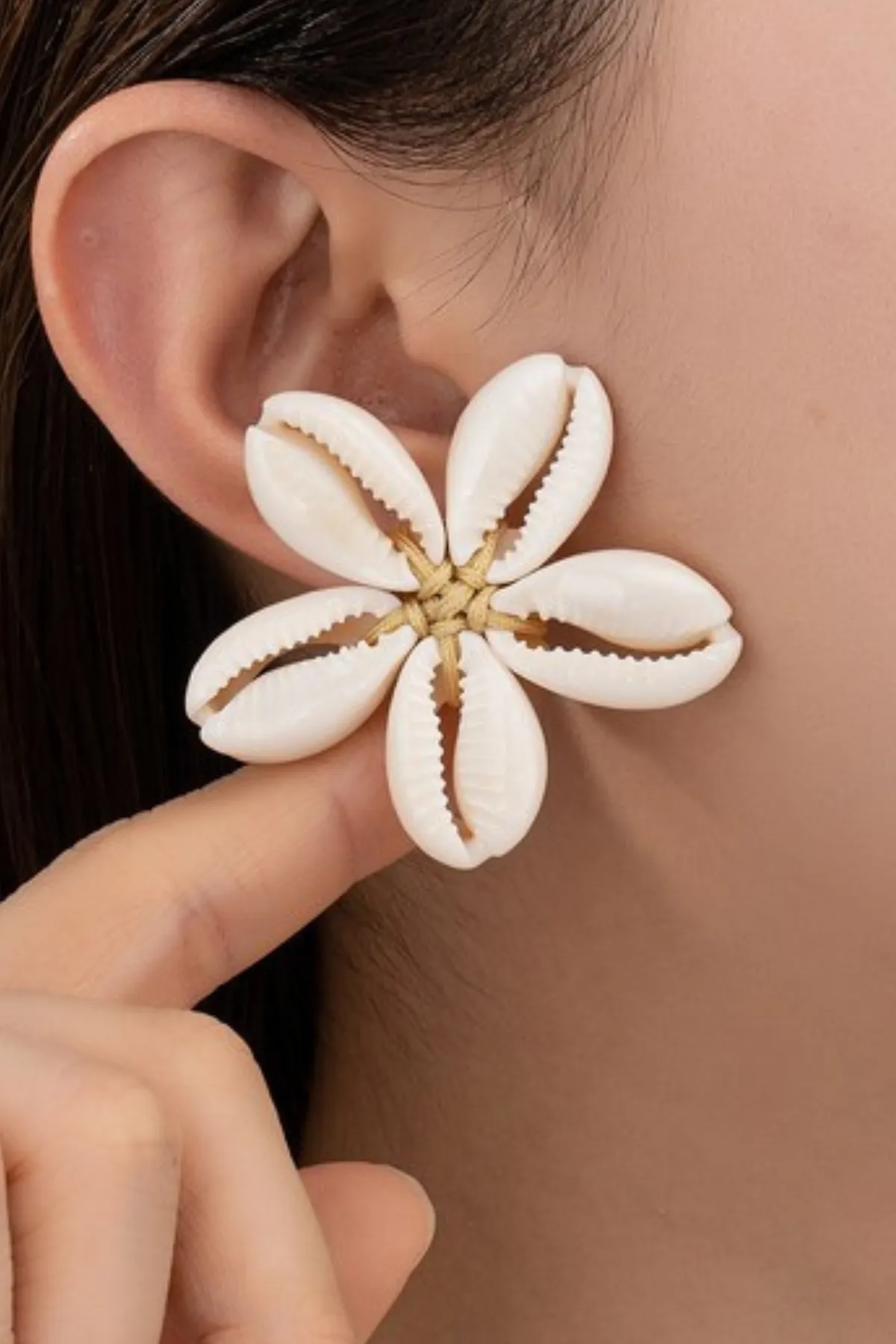 PUKA FLEUR STATEMENT EARRING