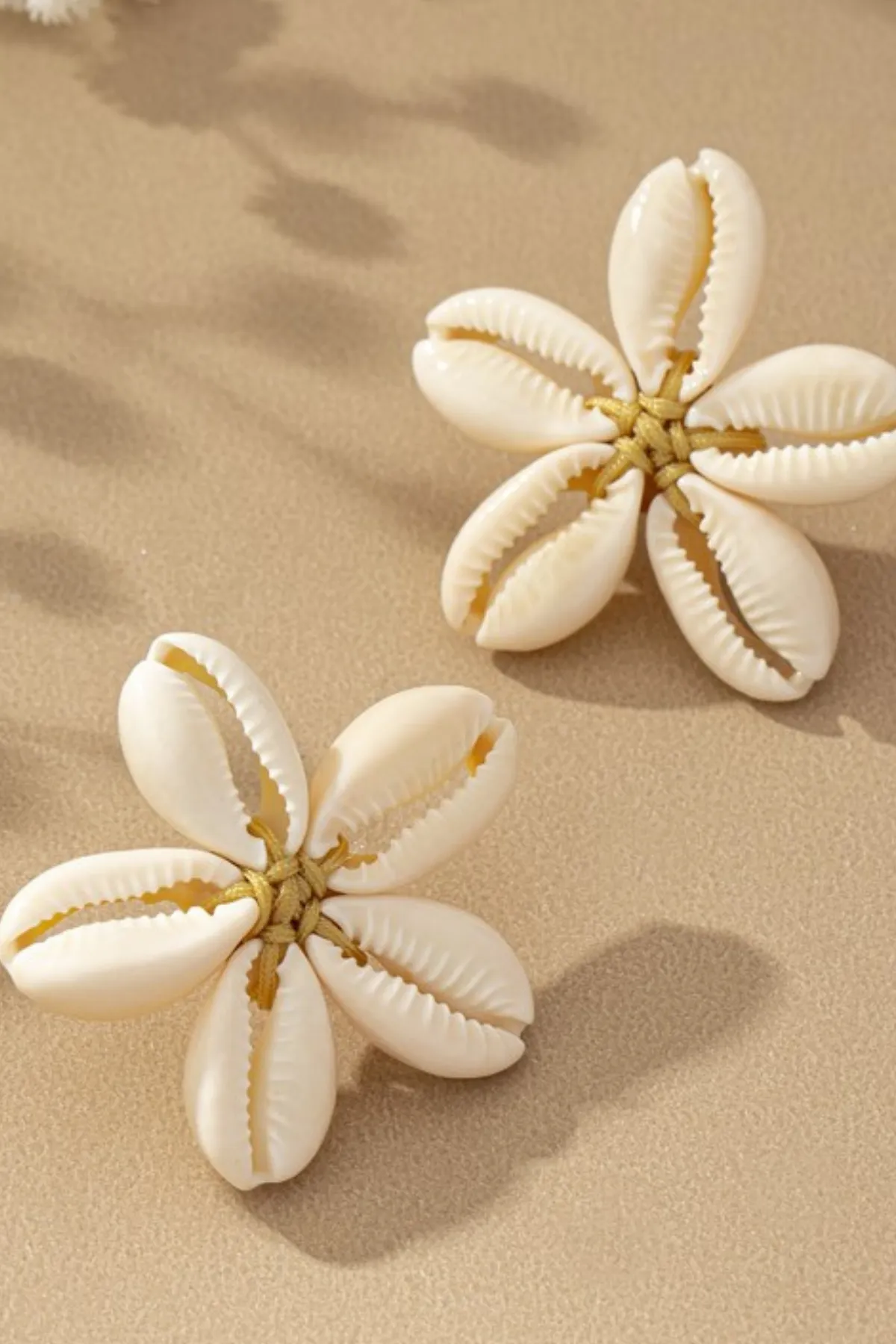 PUKA FLEUR STATEMENT EARRING