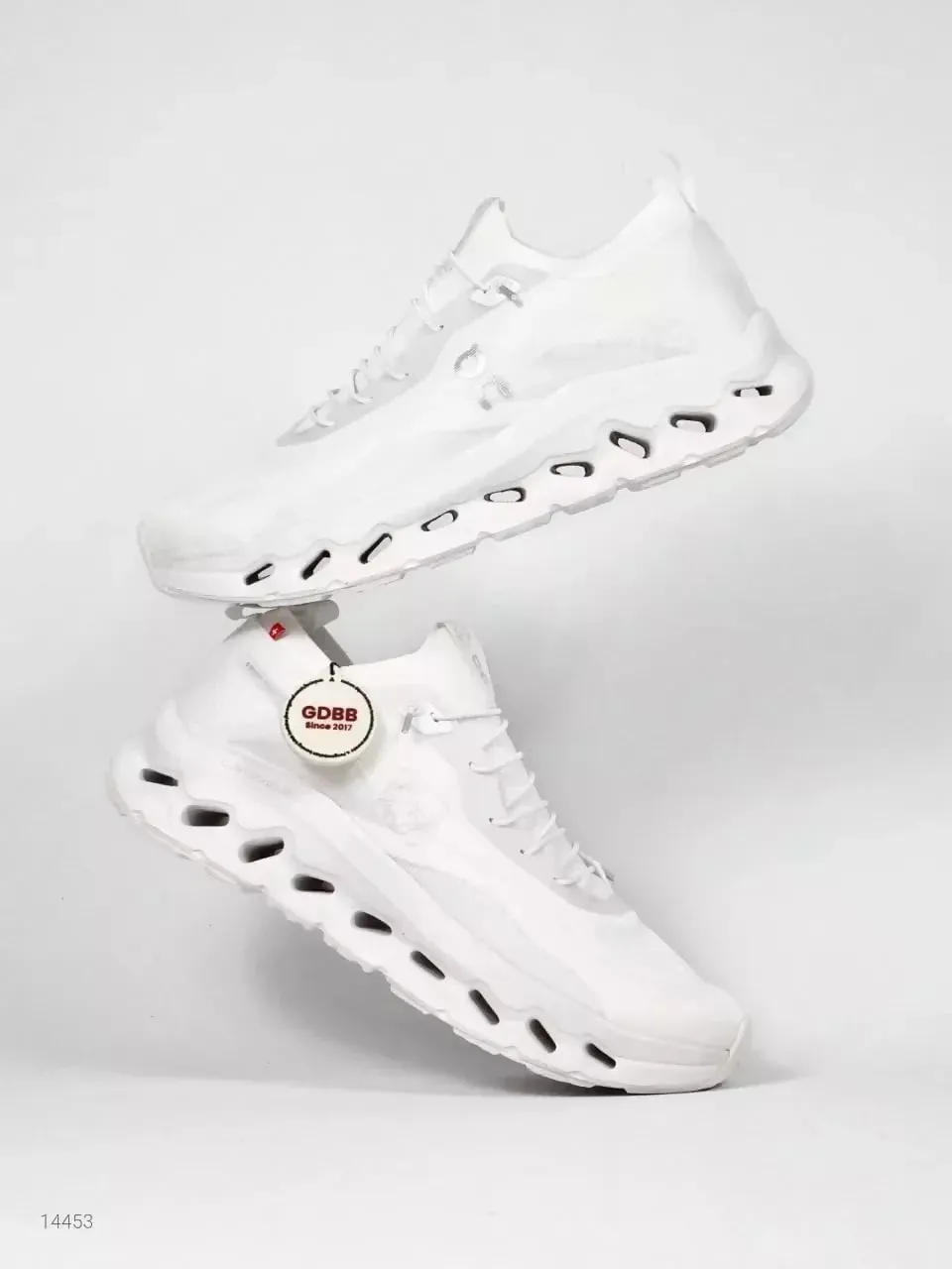Sepatu Sneakers On Running On Cloud Swiss Loewe Cloudtilt White Authentic