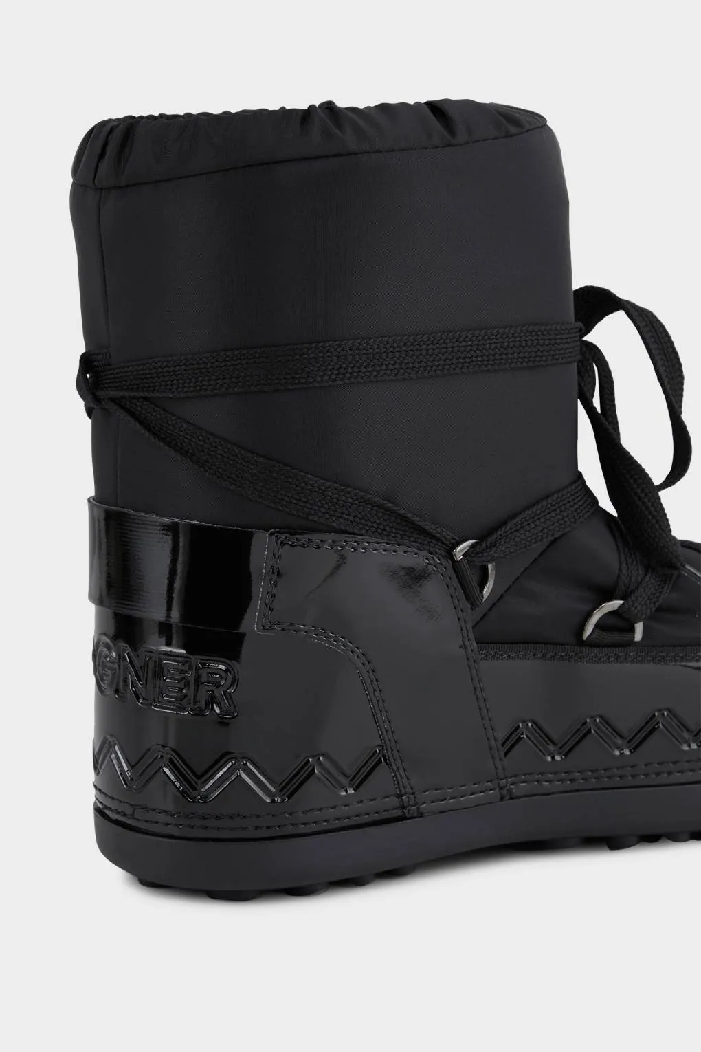 Trois Vallees 22 - Black